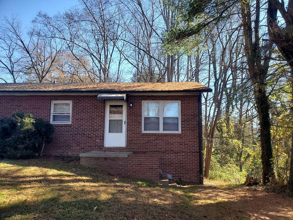 1st image of 512 Dogwood St NE #A