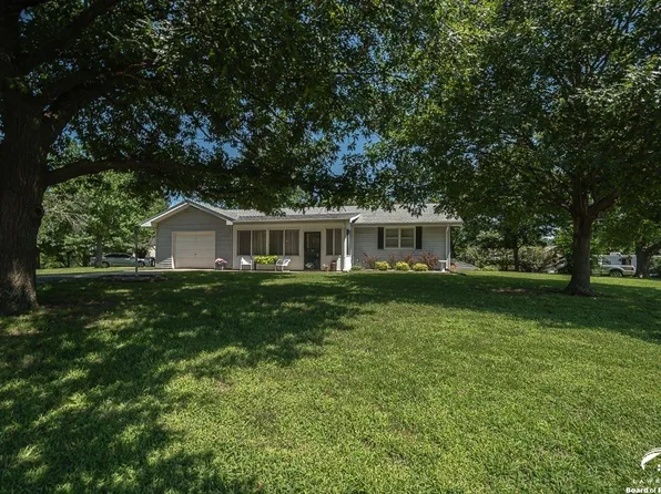 400 Kansa Dr, Ozawkie, KS 66070
