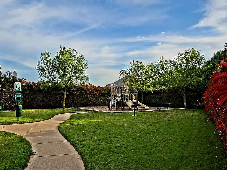 4500 Hickory Meadows Ln — Photo 27