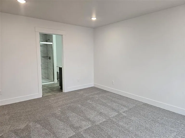 5846 W 40th Ct — Photo 13