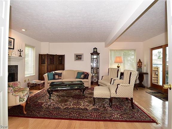 5th image of 3566 Edgewater Dr