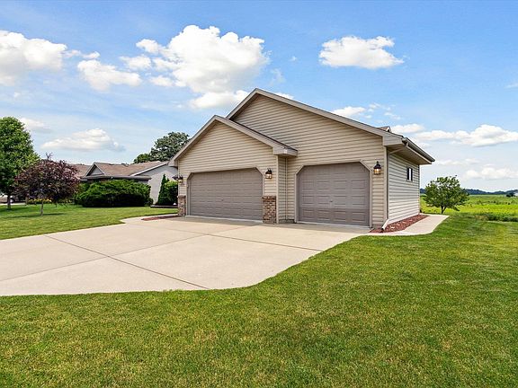3rd image of 4432 Coquette Dr