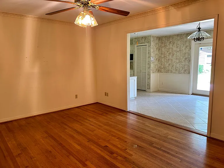 7214 Sharpview Dr — Photo 4