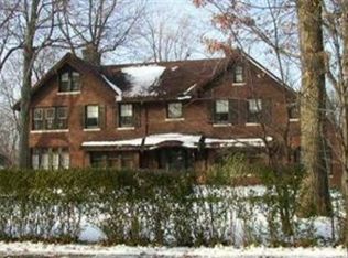 2940 Lee Rd, Shaker Heights, OH 44120