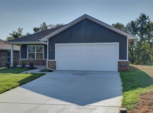 2813 Scissortail Ln, Chickasha, OK 73018