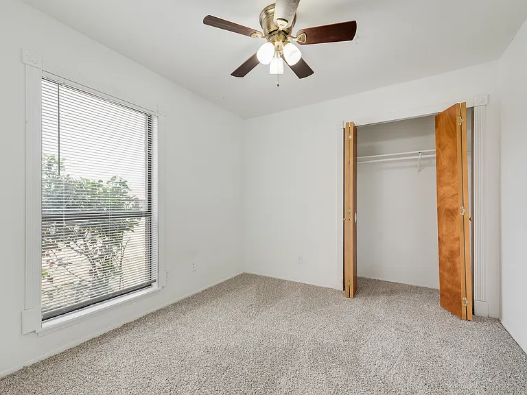 409 Forestwood Dr — Photo 13