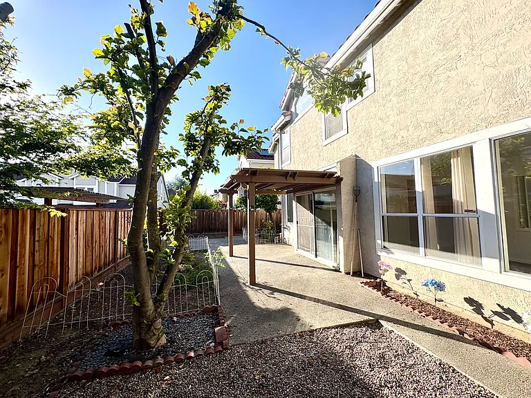 1608 Mission Springs Cir — Photo 17