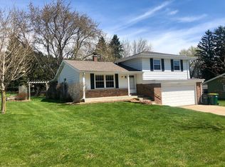 246 W Paradise Dr, West Bend, WI 53095
