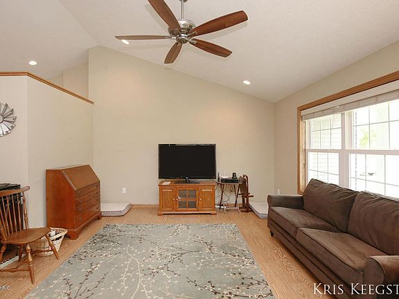 4th image of 5111 12th Ave SW