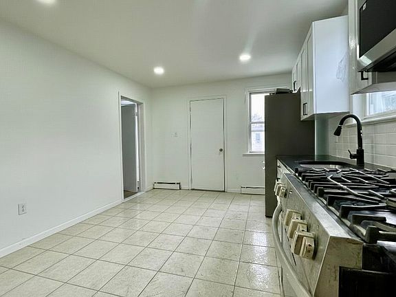 3rd image of 158 Seaview Ave Floor 2