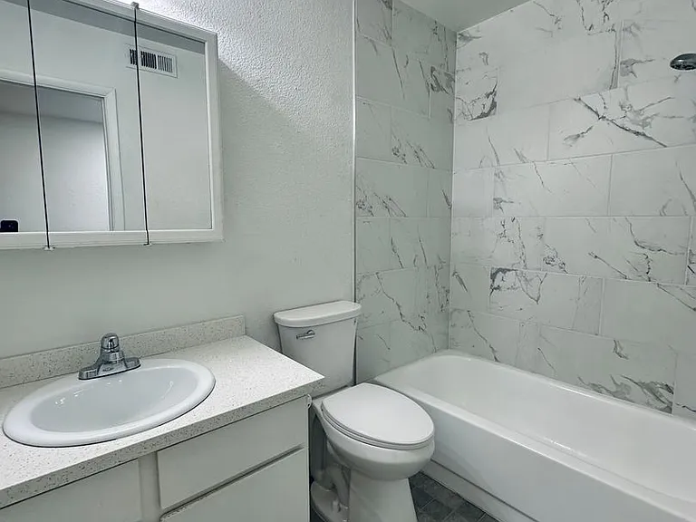 4225 Stewart Ave — Photo 15