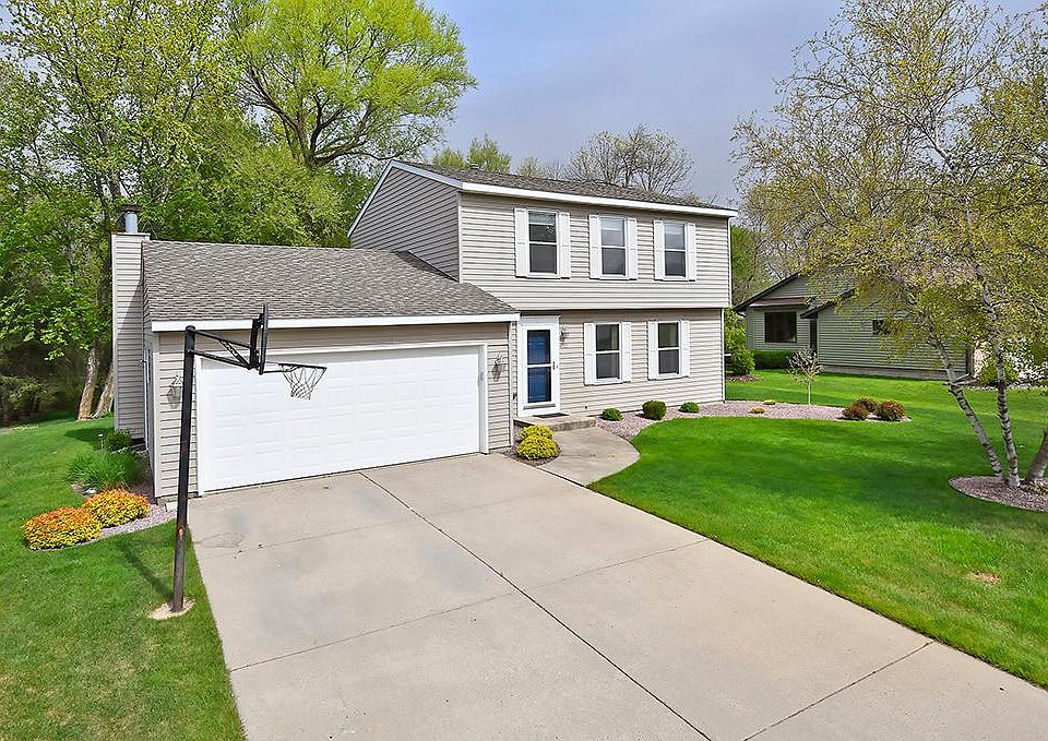 1st image of 412 Willow Creek Dr