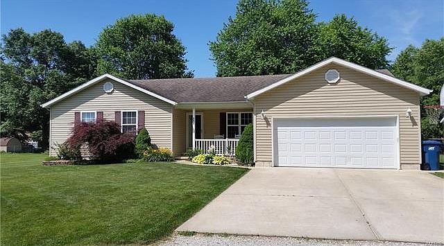 1st image of 558 Clover Dr