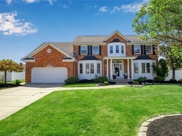 6290 Crosswinds Ct, East Amherst, NY 14051