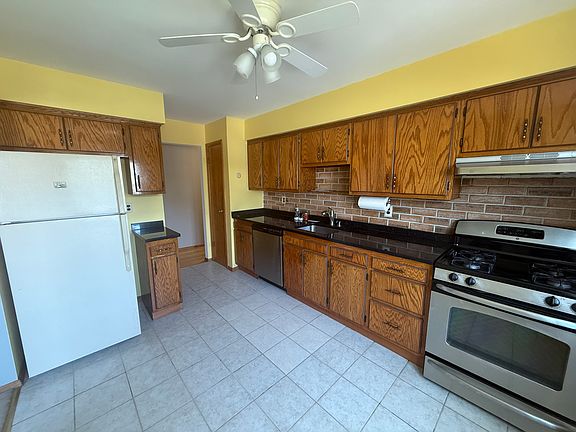 2nd image of 33 Kossuth St Floor 1