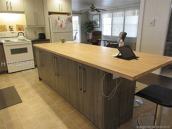 2nd image of 5508 Lagoon Dr