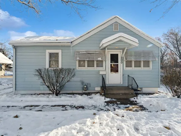 1200 33rd St SE, Cedar Rapids, IA 52403