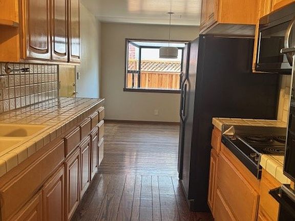 2nd image of 1646 Knollwood Ave