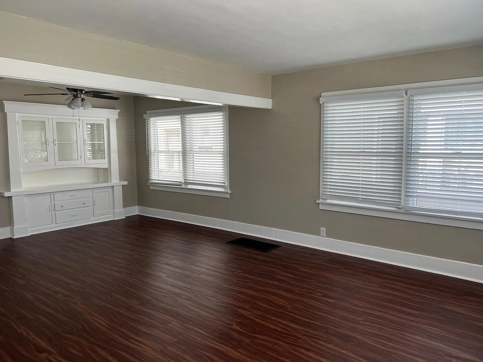 1050 E Broadway — Photo 3