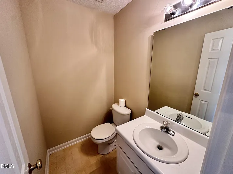 2112 Walnut Bluffs Ln — Photo 12