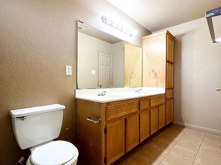 1305 Nicholas Cir — Photo 23