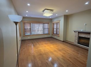 5712 N Campbell Ave #1, Chicago, IL 60659