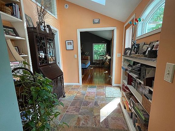 4th image of 116 Wildwood Dr