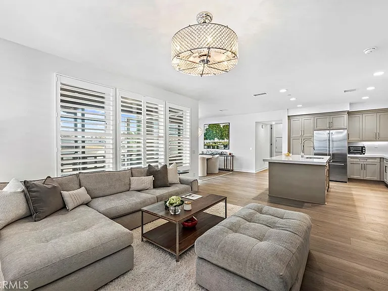 1309 Doheny Way — Photo 16