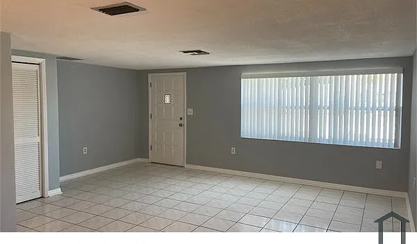 4 bed, 1740 sqft, $2,200 — Photo 3