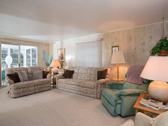 3rd image of 1051 Manila Dr