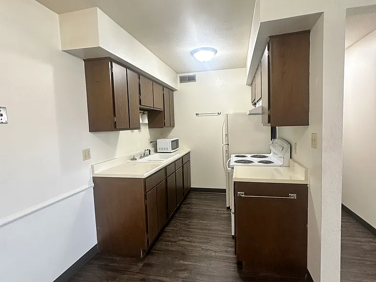 1120 Hancock Dr #5 — Photo 1