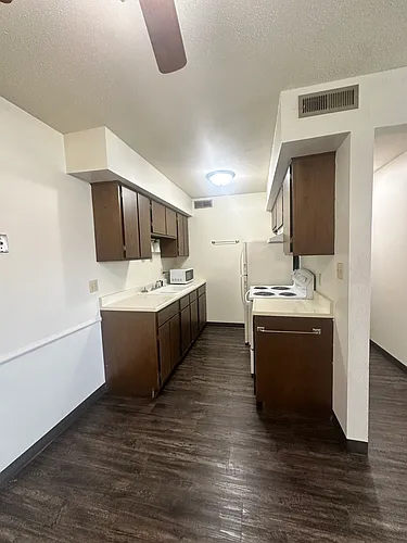 1120 Hancock Dr Photo 1