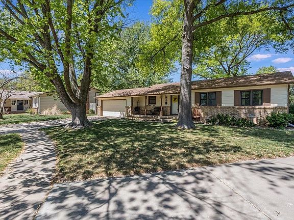 3rd image of 9328 W Briarwood Ct