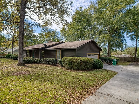 3rd image of 2604 N Sherwood Dr