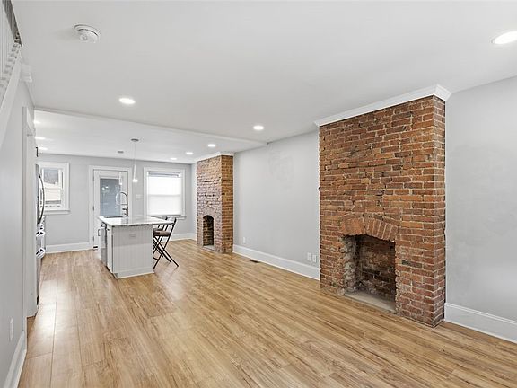 5th image of 5143 Coral St