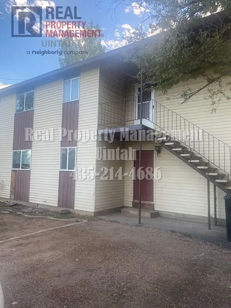 Cute 3 Bedroom 1 Bathroom Apartment — Photo 2