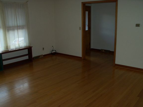 Livingroom to foyer
