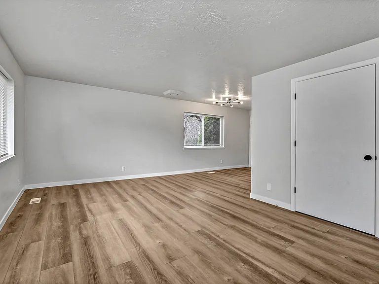 1566 S Euclid Ave — Photo 4