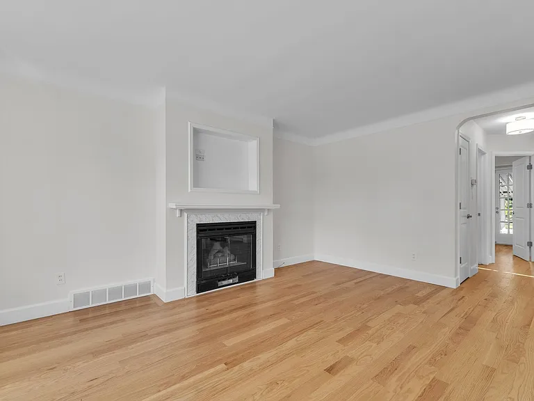 2711 Dorchester Rd — Photo 3