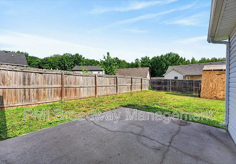 837 Shelton Cir — Photo 4
