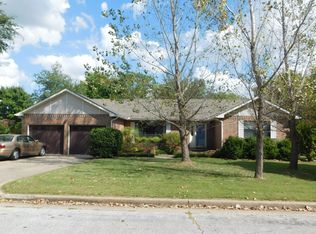 413 W Rudondo Dr, Webb City, MO 64870