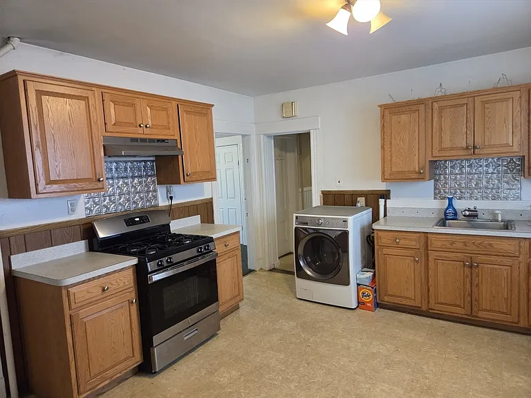 21 Olney St #1 — Photo 7