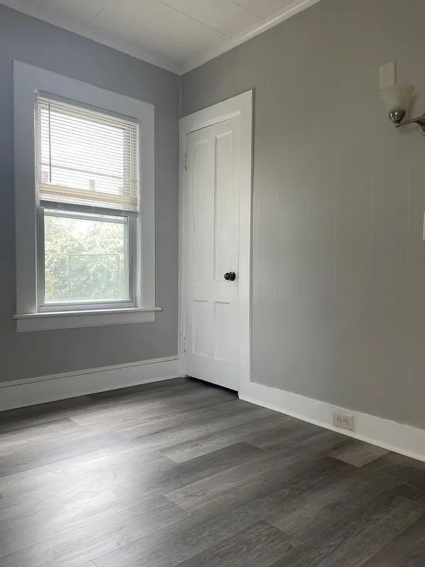 2 bed, 1.0 bath, 900 sqft, $1,550 — Photo 2