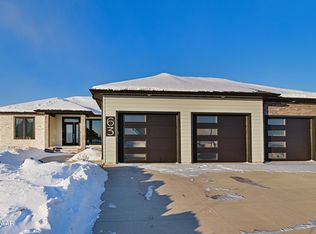 63 Edgewood Ct, Grand Forks, ND 58201