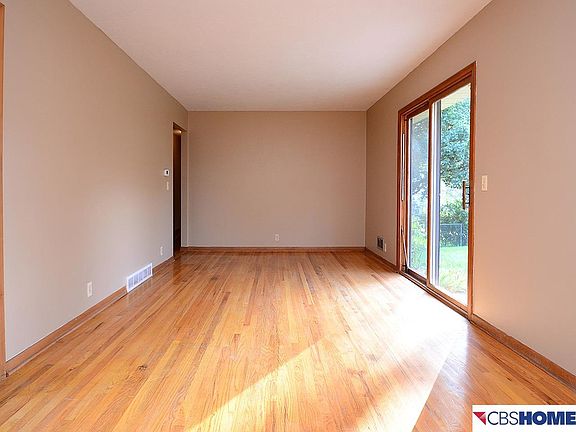 5th image of 10917 Valley St