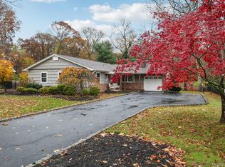 8 Storyland Ln, East Setauket, NY 11733