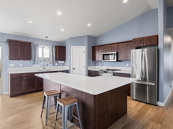3rd image of 6794 Abelia St