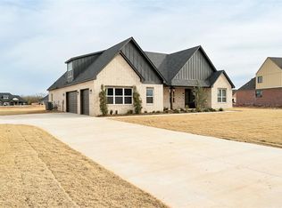 606 Paris Ave, Piedmont, OK 73078