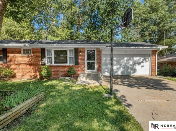 931 Rosewood Dr, Lincoln, NE 68510