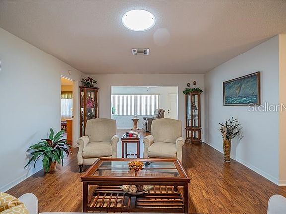 5th image of 2413 Lancaster Dr